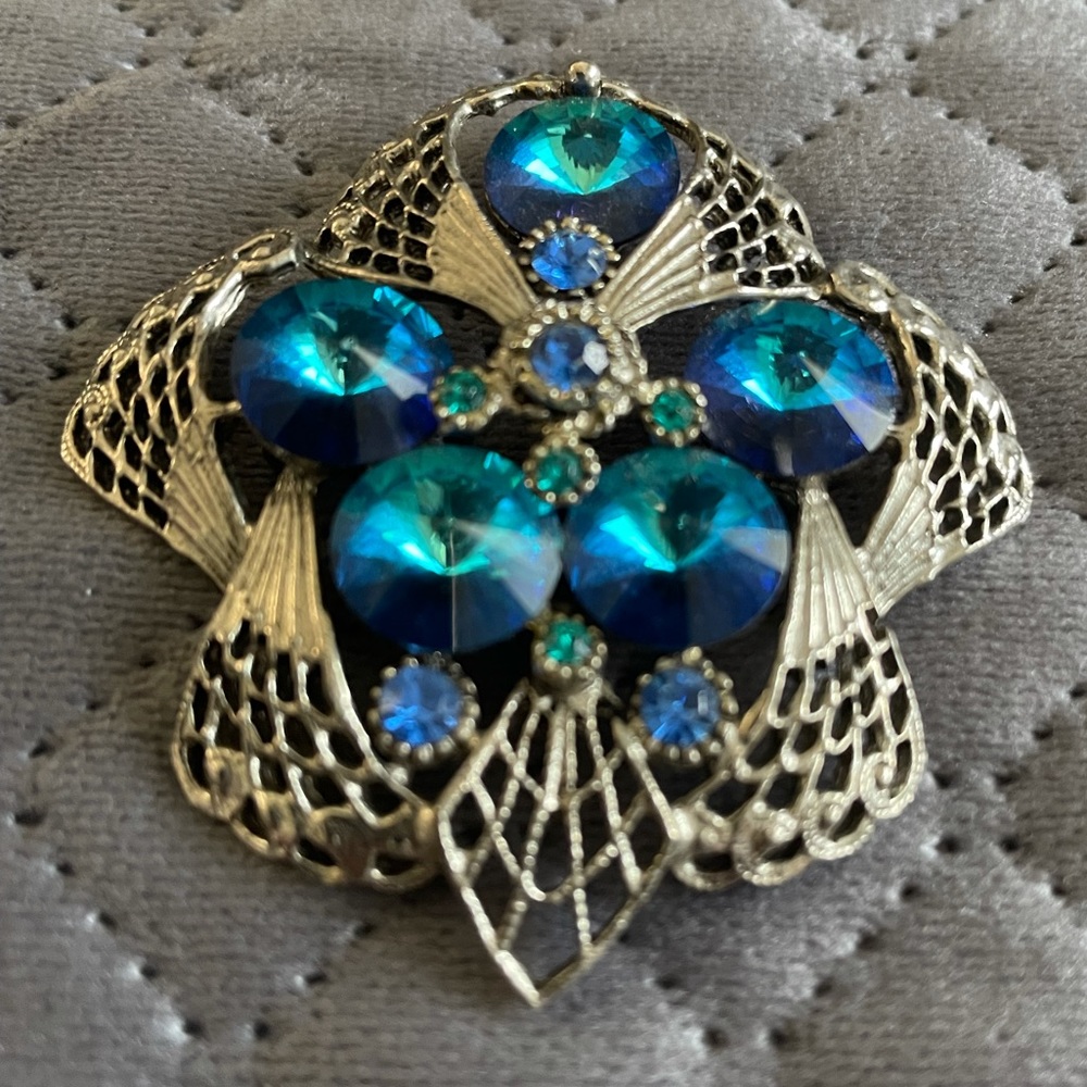 Brooch - Picture 2 of 3